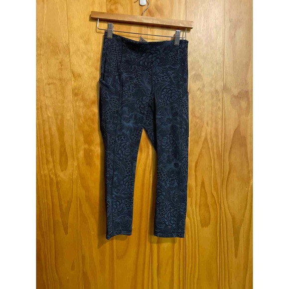 Size 4 Lululemon Black Print Women's Leggings